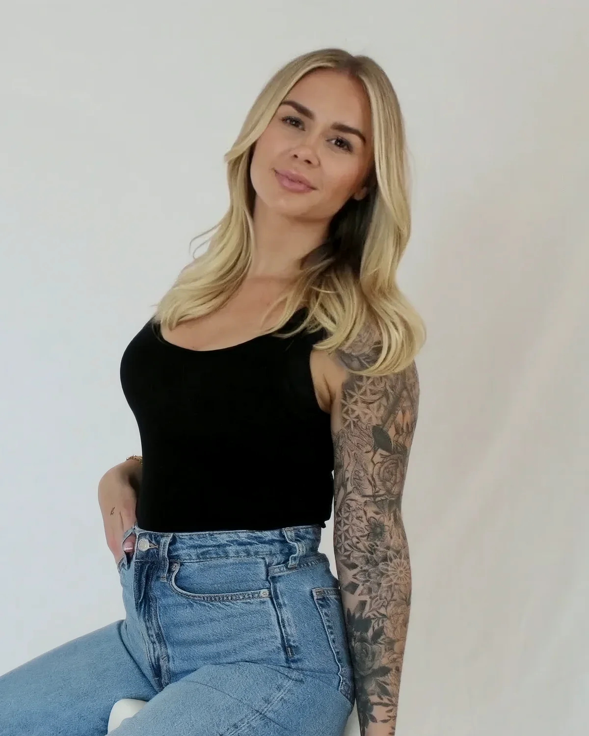 Felicia, stylist at Blonde Voyage Woodland Hills